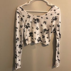 🐼Black and white floral crop top🐼